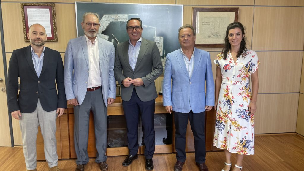PortCastelló bonifica un 40% las exportaciones cerámicas: qué gana Belcaire con ello